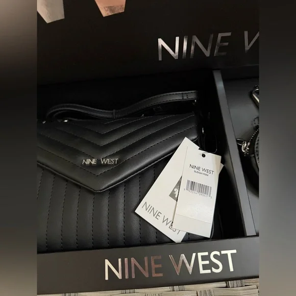 Nine West Sleigh Mini Quilted Crossbody Bag Set – Black – NWT - Picture 4 of 13